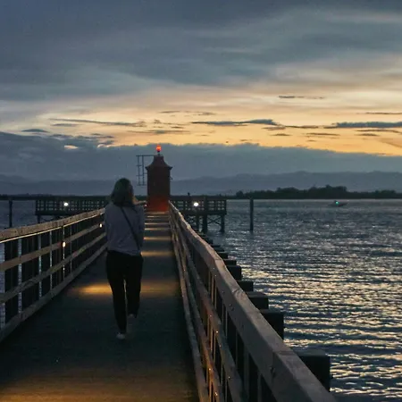 Great In With A Terrace דירה